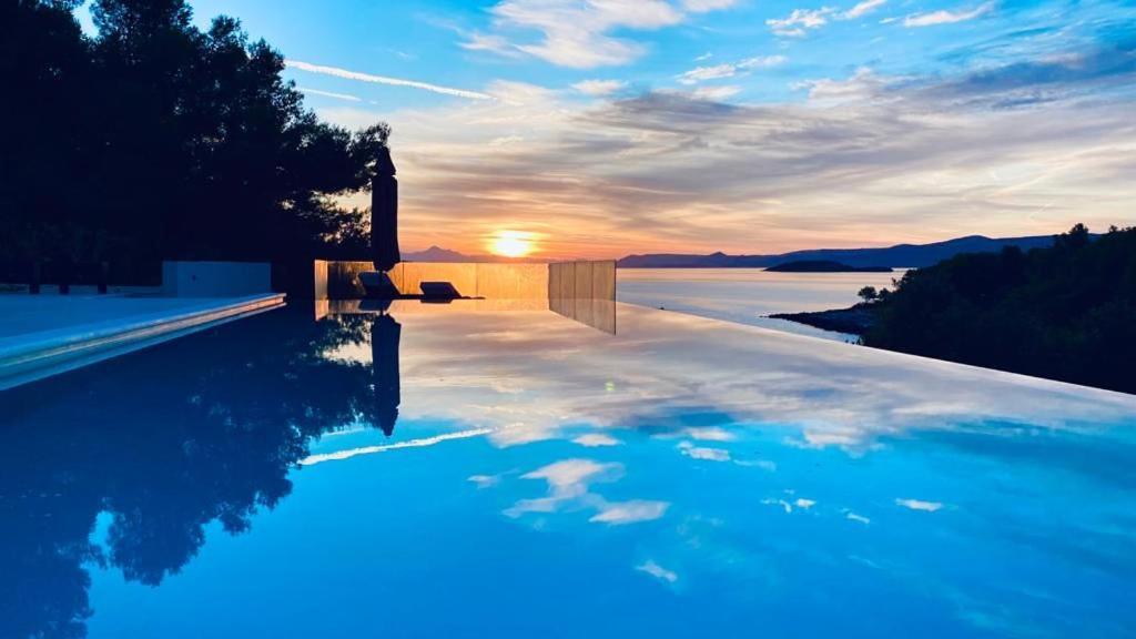 Holiday Hvar Vrbanj エクステリア 写真