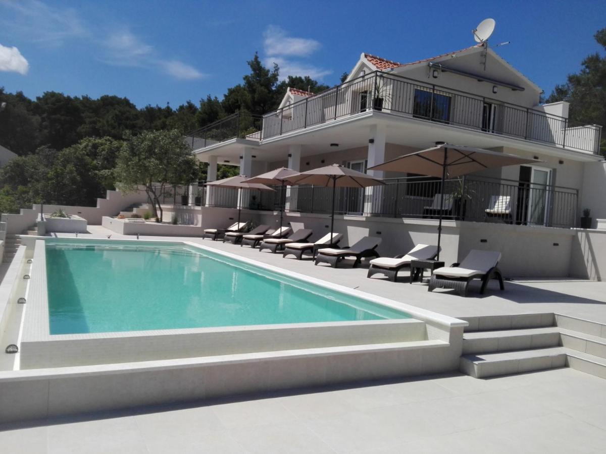 Holiday Hvar Vrbanj エクステリア 写真